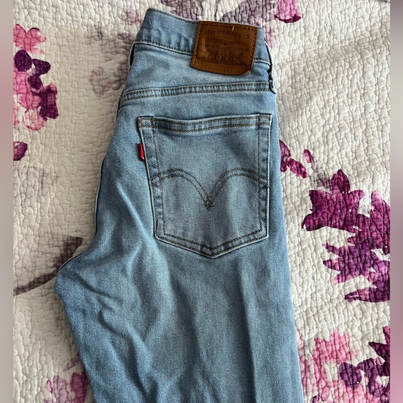 Levi’s Wedgie Jeans - Picture 2 of 3